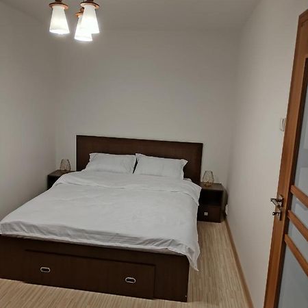 Chic Apartment 皮特什蒂 外观 照片